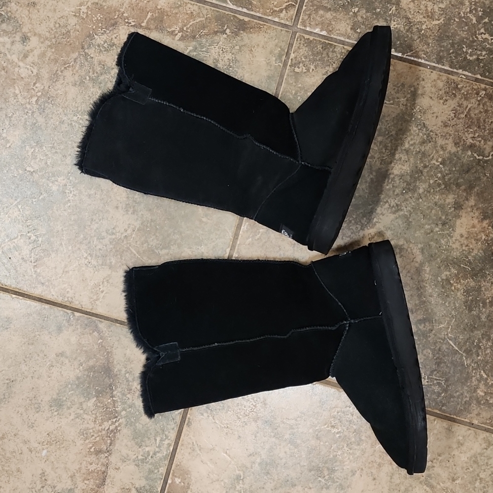 UGG classic tall Bailey button triplet size 7 - Picture 4 of 11